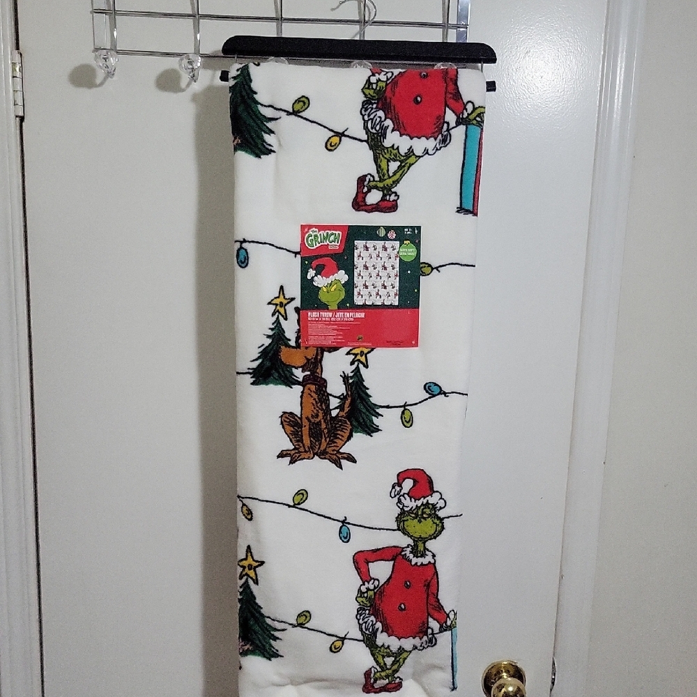 The Grinch Plush Throw